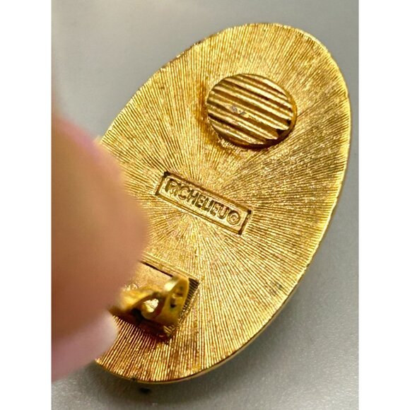 Vintage Richelieu Faux Pearl Oval Clip On Earrings Gold Tone Costume Jewelry - Picture 7 of 8